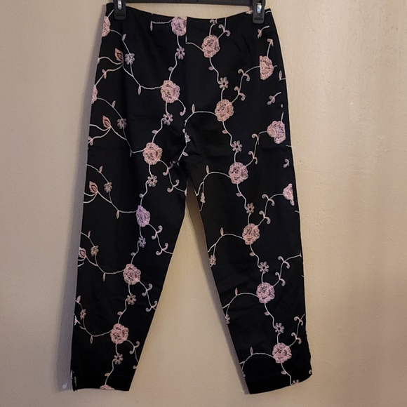 ⚡SALE⚡ Gorgeous Cropped Pants - Picture 3 of 8